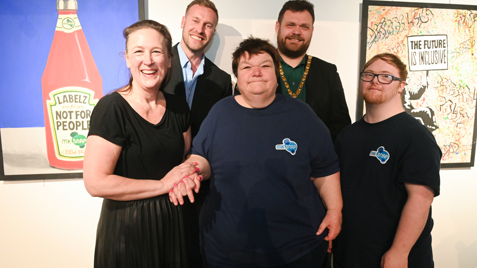 MK Snap At Unity Place Art JAR 8940